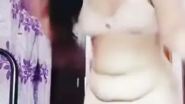 Gaya Vihar Xxx - Nerdy Desi Coed With Big Sexy Booty Finds Xxx Thing To Earn Money indian sex  tube