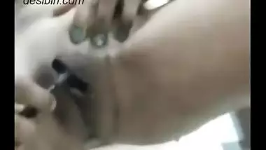 Girl Shaving Pussy