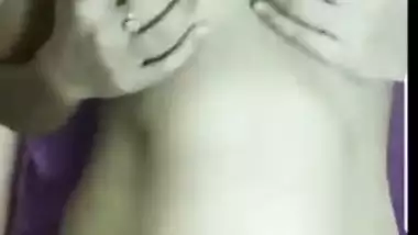 Solo XXX show of the Indian webcam model with tattoo on the tummy