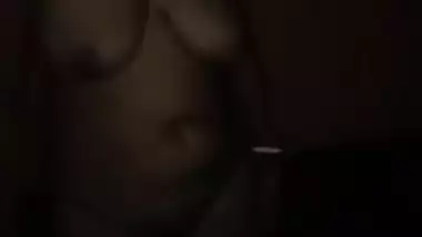MMS footage of Desi babe who likes XXX sized dick fucking her mouth