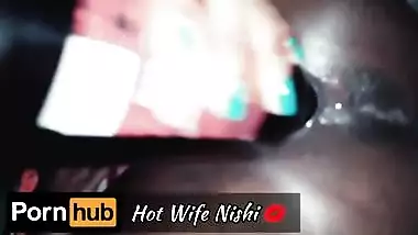 Sri Lankan Hot Wife having Fun by inserting a Beer bottle to her Pussy බියර් බෝතලෙන් ගත්තු සැපක්