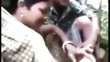 Desi mms sex videos, caught as devar fuck bhabhi outdoor In the jungle