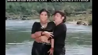 Asha Sachde bathing in river : hot Bollywood actress