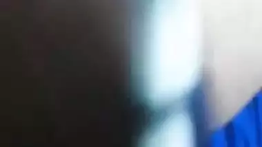 Inside car Bhabi ki chut m ungli ki or boobs dbaye and handjob too -1