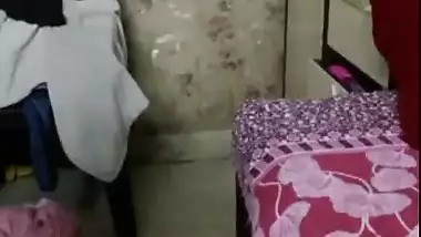 Sexy Desi Girl Showing her big Boobs
