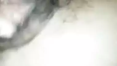 Hot cum-hole Desi cutie rubs her cunt and fingers her wet crack