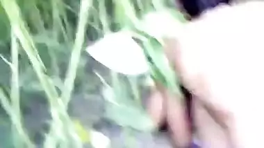 Desi farmer enjoy hardcore fucking with girl in forest