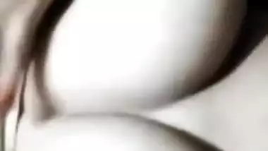 Huge natural tits of Desi webcam model make a man want XXX session