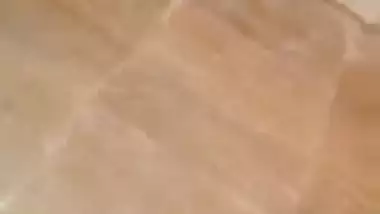 Married Indian Woman Showing Pussy While Peeing