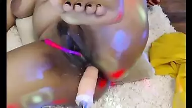 INDIAN AMATEUR WIFE USING FUCK MACHINE TO MASTURBATE LIVE ON CAM