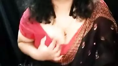 Village Desi slut exposes big saggy ass and tits in the XXX chat