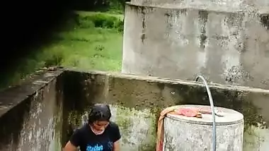 Water Wala Hot Sex - Indian Village Girl Bathing Near Water Tank Outdoor indian sex tube