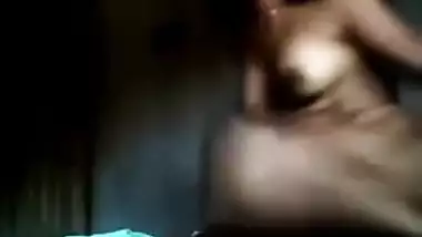 Amateur Girl Does A Sexy Strip Show For Her Lover On Cam