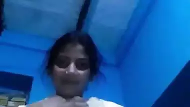 Desi nude Bihari girl shows her tight boobs to her lover