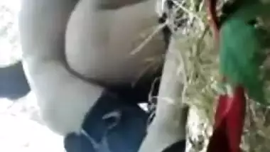 couples Hot in fields