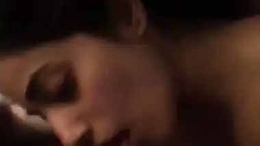 Horny babe gives a sexy blowjob in Pakistani porn