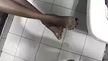 Oh ! Are You Peeing On My Feet First Time In Sri Lanka අයේෂගෙ කකුලට චූ දාල With Sri Lankan