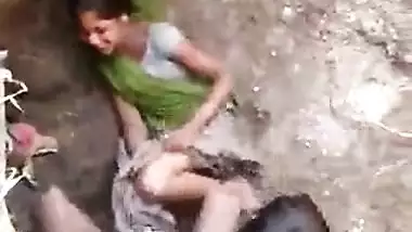 Daring Desi outdoor XXX sex act recorded by a voyeur