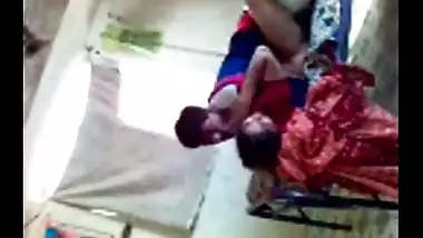 Saree me kaamwali ke kuwari chut ki chudai