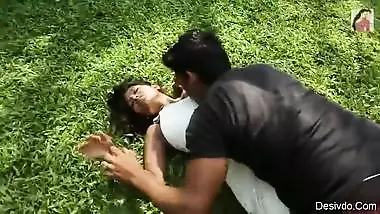 Jungle Mein Mangal Garden Mein Pakde Gaye Do Premi Jodey indian sex tube