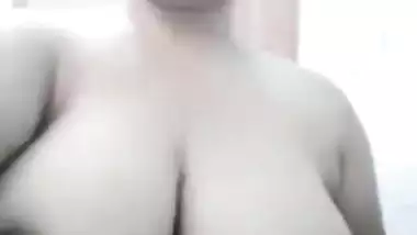 XXX Bangla Desi woman shows off her plump body in this self-made clip