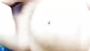 Natural Desi MILF shows XXX boobs and squeezes them so sexy on camera