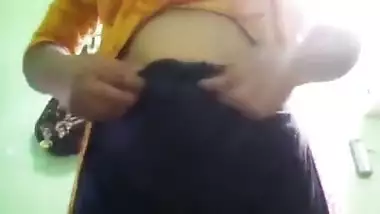 Pretty Desi girl shows her huge XXX boobs and spreads pussy on cam