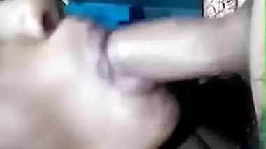 Deep XXX blowjob is what amateur Desi chick is busy doing on cam