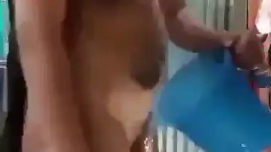 Horny nude desi girl pisses on camera before a bath