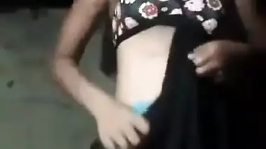 Today Exclusive- Desi Village Girl Showing Her Boobs And Pussy On Video Call Part 1