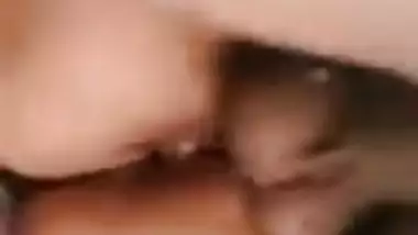 Young XXX girl has sex with the Desi man in this scandal MMS video