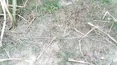 Coition of the Desi woman and XXX partner takes place in the fresh air