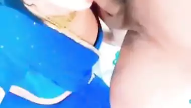 Shemale in saree sucks a dick in Indian gay porn