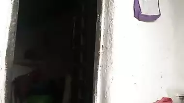 Super Hot Look Desi Girl Showing Her Boobs and Pussy New Video