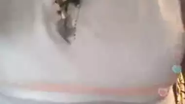 Hot desi indian bhabi shaking her sexi ass &boobs on bigo live...1