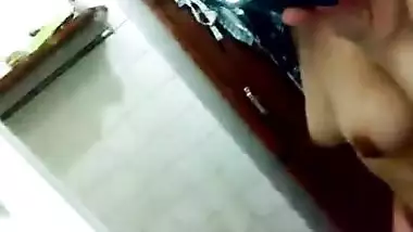 Quarantine makes the Desi girl stay at home so she films porn video