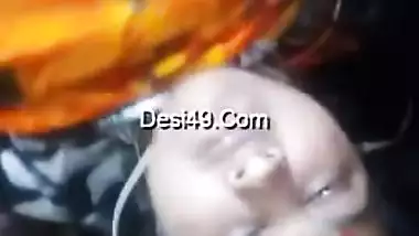 Kissable young woman pulls sari up and leaks natural tits in sex video
