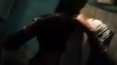 Comely Desi girl teases BF by performing little XXX show dressed in sari