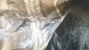 Horny man fucks a desi randi in a plastic hut on the road