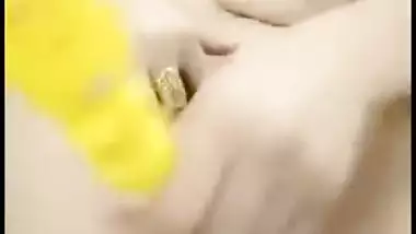 Desi wench uses sex toy to play with her XXX anus and cums hard