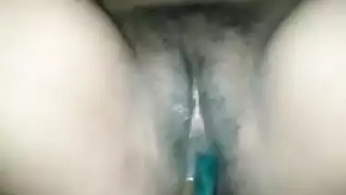 Wooden and metal sex toys in pussy in viral sex video