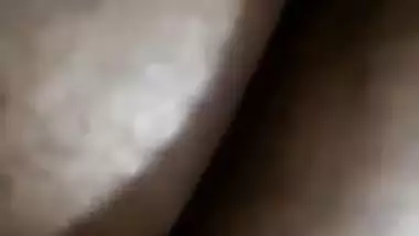Big ass of amateur Desi XXX webcam model is shown to a horny male