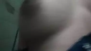 Horny Indian sex bomb deletes bra allowing her succulent girls to hang