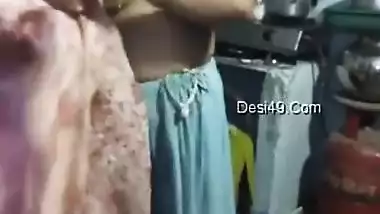 Good Looking Bhabhi Dress Change Hindisexyvideo indian sex tube