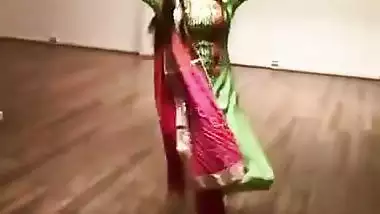 Clothed beautiful dance by sexy babe on hindi song