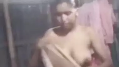 Bengali sexy bhabhi bathing mms recorded