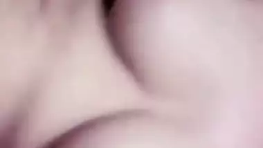 Pretty Indian belle records solo porn clip in which she poses naked
