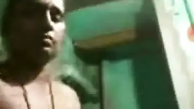 Horny client wants to see nude twat of XXX Desi model during show