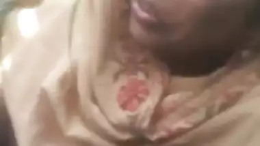 Sexy Desi Dehati beauty shows her shaved XXX pussy in outdoor MMS clip