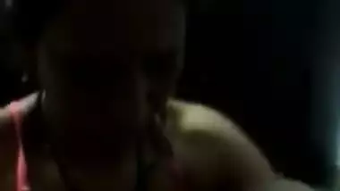 Solo sex video of Indian girl who tries to change pink bra on camera